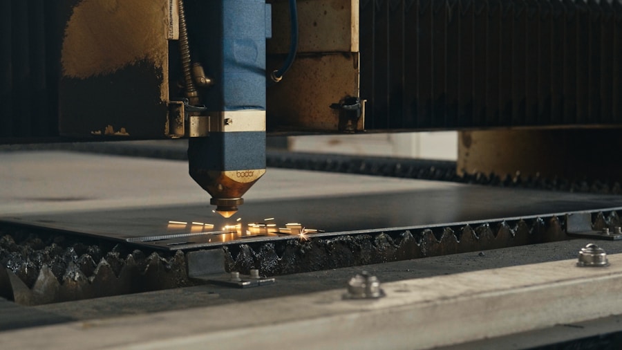 Laser cutting head working across a metal sheet